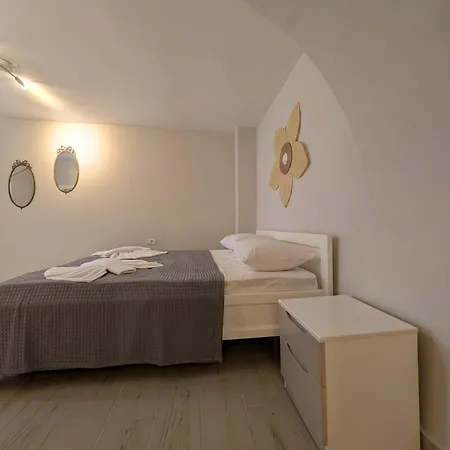 Luxury House California 1 Apartment