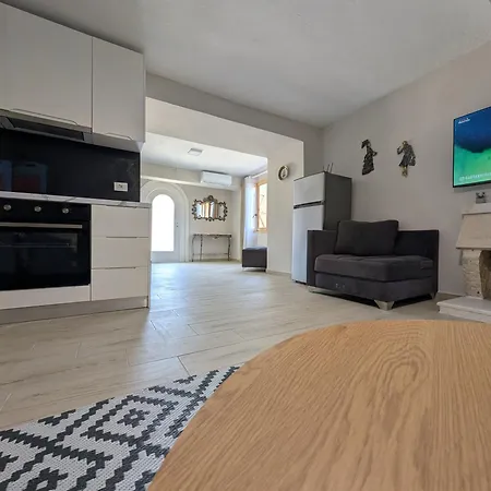 Apartment Luxury House California 1 Himare