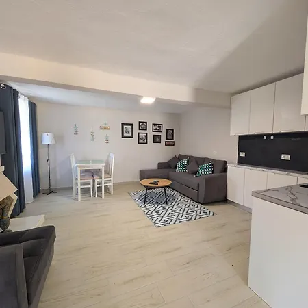 Luxury House California 1 Apartment Himare